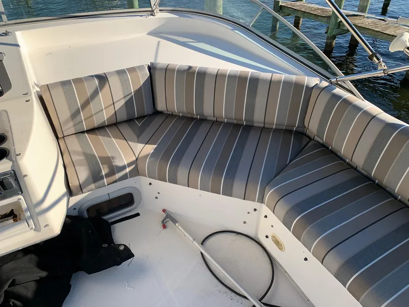 Slide: The Image of Bayliner 3988 Command Bridge Motoryacht 1999 - 2