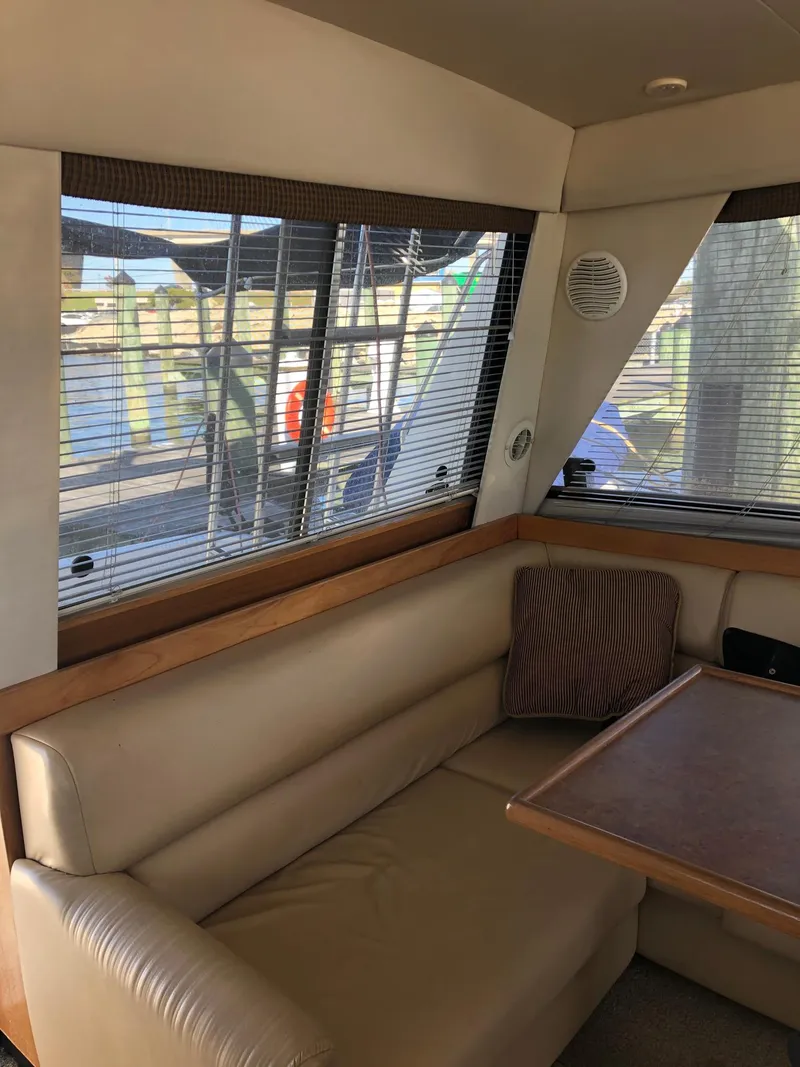 Slide: The Image of Bayliner 3988 Command Bridge Motoryacht 1999 - 21