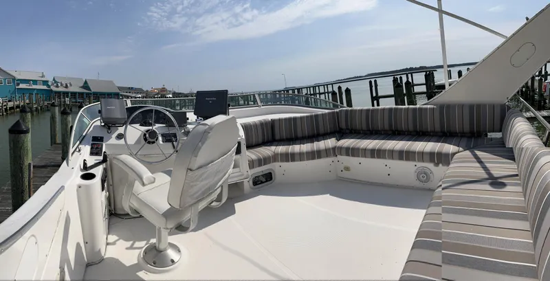 Slide: The Image of Bayliner 3988 Command Bridge Motoryacht 1999 - 4