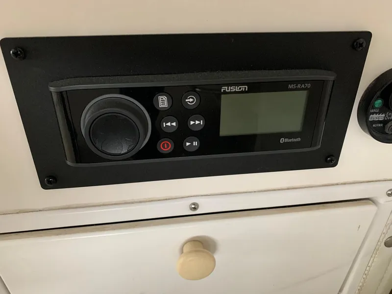 Slide: The Image of Bayliner 3988 Command Bridge Motoryacht 1999 - 6