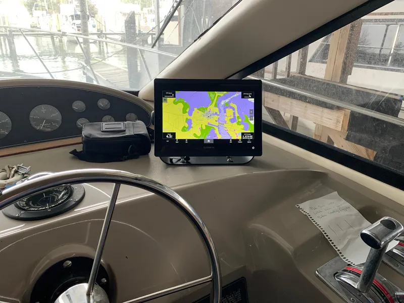 Slide: The Image of Bayliner 3988 Command Bridge Motoryacht 1999 - 9