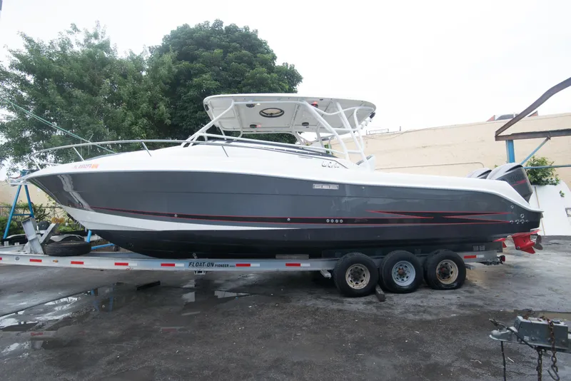 The Image of 2006 Hydra-Sports Vector 3300 VX boat on a trailer. - 0