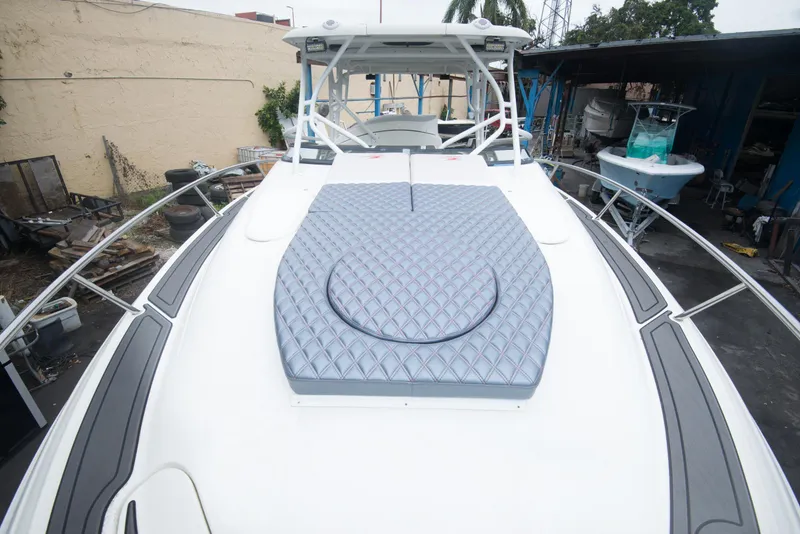 Slide: The Image of 2006 Hydra-Sports Vector 3300 VX boat with cushioned deck in a marina. - 27