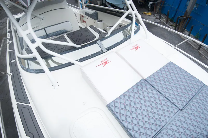 Slide: The Image of 2006 Hydra-Sports Vector 3300 VX boat deck with cushioned seating. - 28