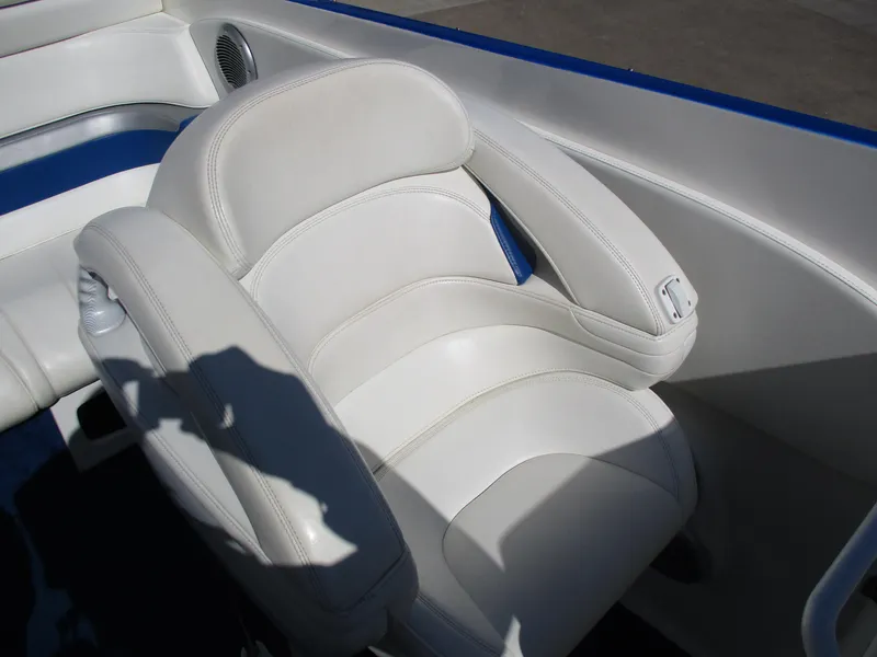 Slide: The Image of White leather seat in a 2002 Hustler 388 SLINGSHOT boat. - 18