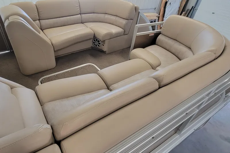 Slide: The Image of Luxurious seating on 2011 Bennington 2575 RCW 3 I/O pontoon boat. - 8
