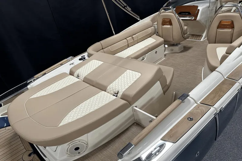 Slide: The Image of Chris-Craft Launch 25 GT 2024 - 12