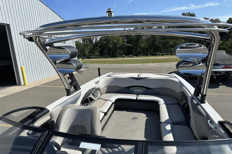 Slide: The Image of Malibu Wakesetter Lsv 247 2013 - 15