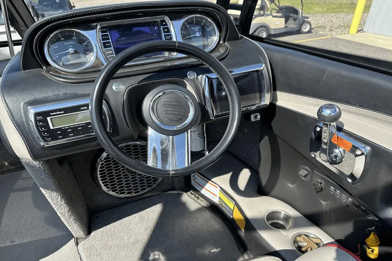 Slide: The Image of Malibu Wakesetter Lsv 247 2013 - 16