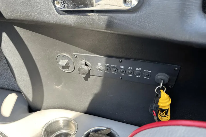 Slide: The Image of Malibu Wakesetter Lsv 247 2013 - 17