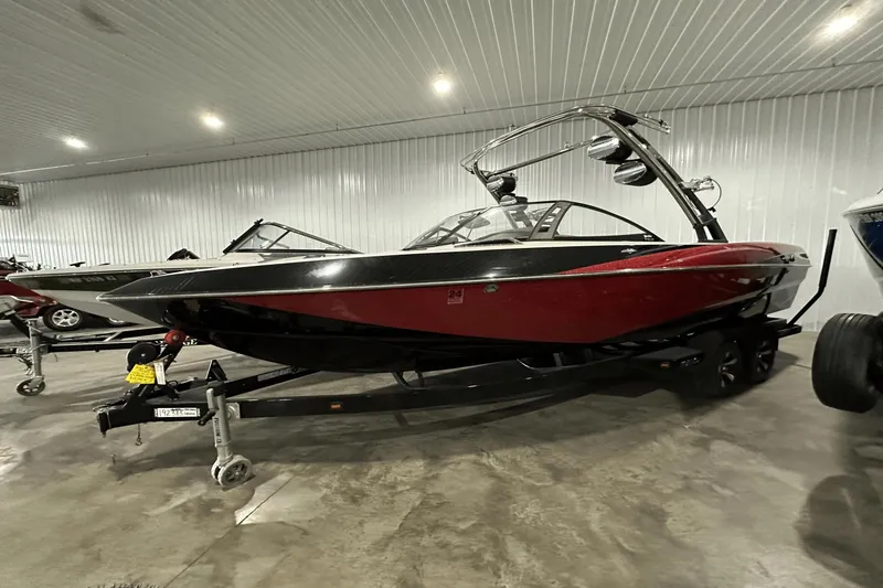 Slide: The Image of Malibu Wakesetter Lsv 247 2013 - 2