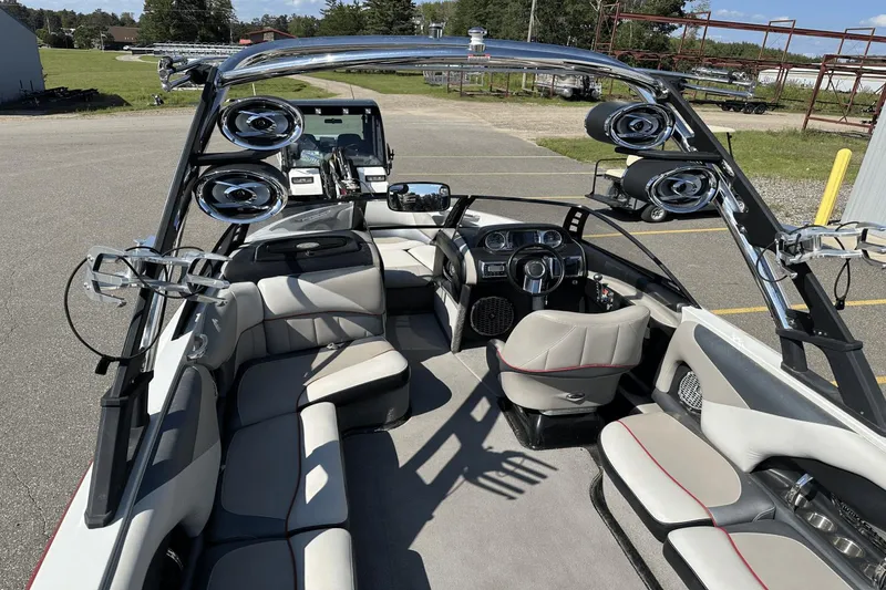 Slide: The Image of Malibu Wakesetter Lsv 247 2013 - 20