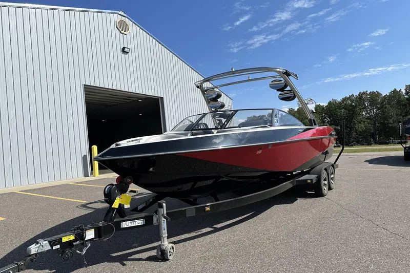 Slide: The Image of Malibu Wakesetter Lsv 247 2013 - 3