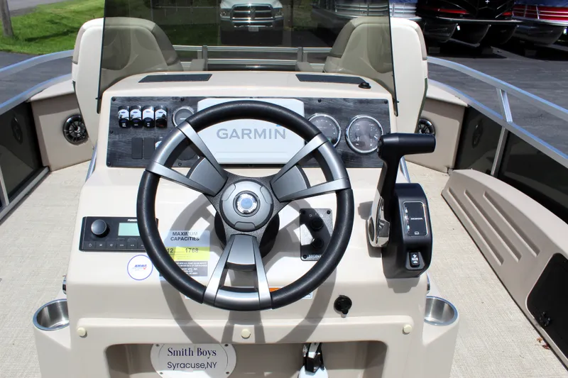 Slide: The Image of Tahoe Sport 85 Center Console Fish 2023 - 17