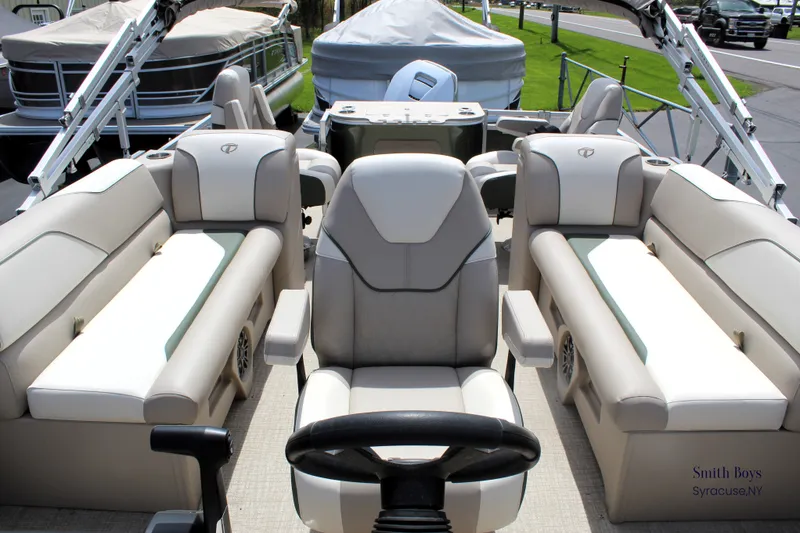 Slide: The Image of Tahoe Sport 85 Center Console Fish 2023 - 11