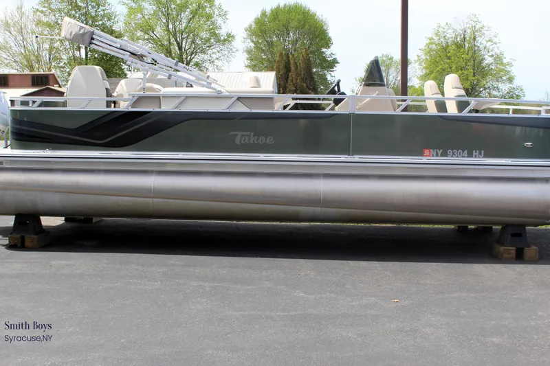 Slide: The Image of Tahoe Sport 85 Center Console Fish 2023 - 8
