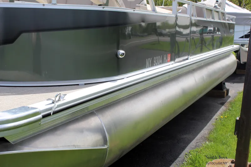 Slide: The Image of Tahoe Sport 85 Center Console Fish 2023 - 1