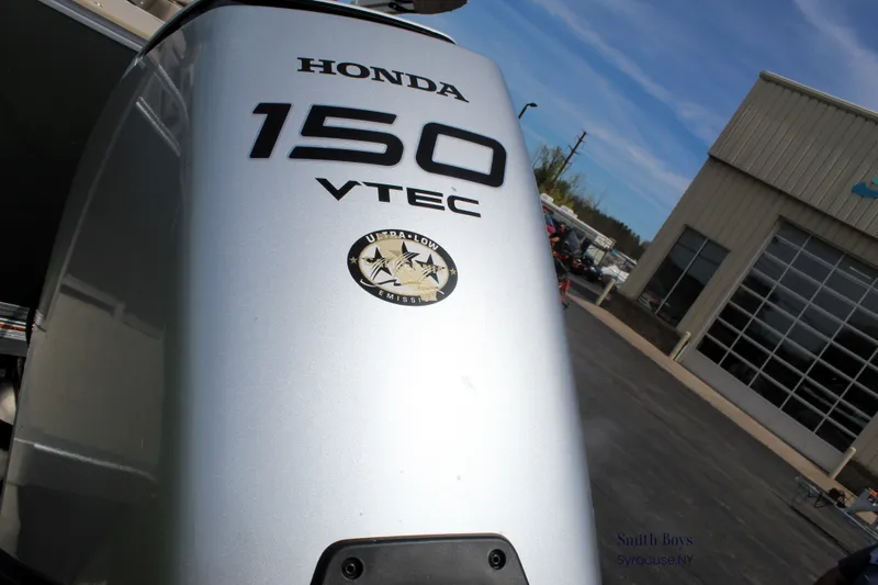 Slide: The Image of Tahoe Sport 85 Center Console Fish 2023 - 32