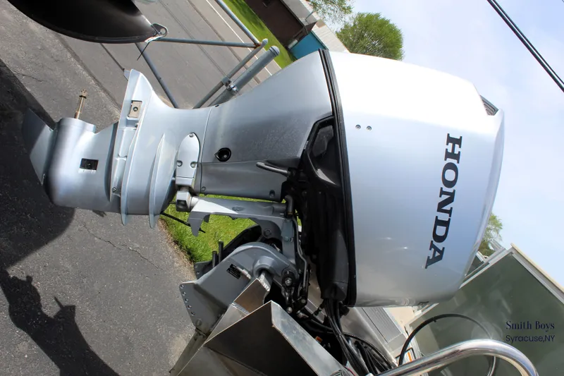 Slide: The Image of Tahoe Sport 85 Center Console Fish 2023 - 29