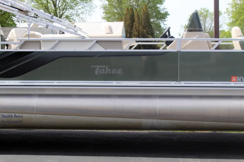 Slide: The Image of Tahoe Sport 85 Center Console Fish 2023 - 7