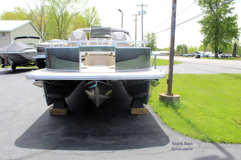 Slide: The Image of Tahoe Sport 85 Center Console Fish 2023 - 34