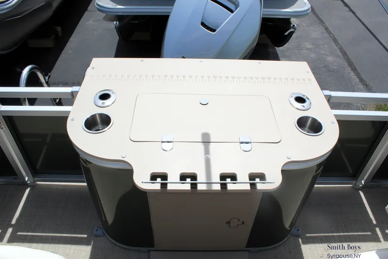 Slide: The Image of Tahoe Sport 85 Center Console Fish 2023 - 12