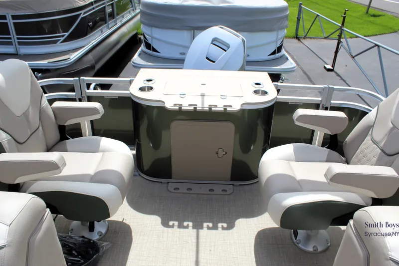 Slide: The Image of Tahoe Sport 85 Center Console Fish 2023 - 14