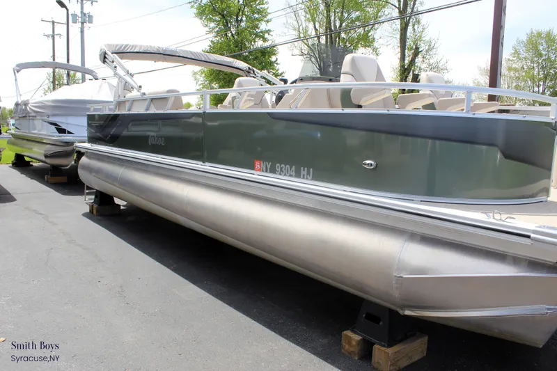 Slide: The Image of Tahoe Sport 85 Center Console Fish 2023 - 5