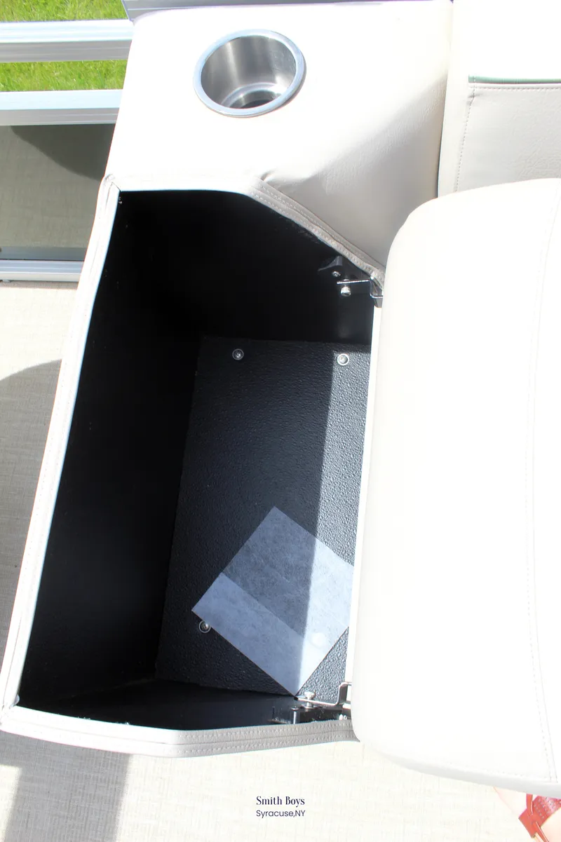 Slide: The Image of Tahoe Sport 85 Center Console Fish 2023 - 26