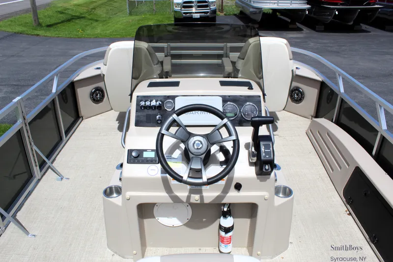 Slide: The Image of Tahoe Sport 85 Center Console Fish 2023 - 35