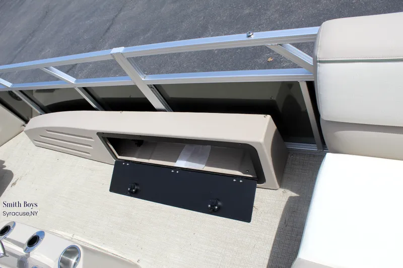 Slide: The Image of Tahoe Sport 85 Center Console Fish 2023 - 27
