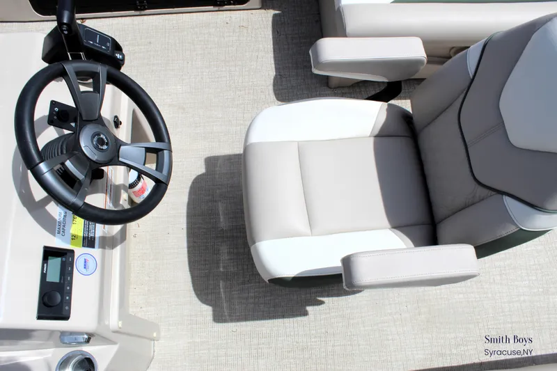 Slide: The Image of Tahoe Sport 85 Center Console Fish 2023 - 4