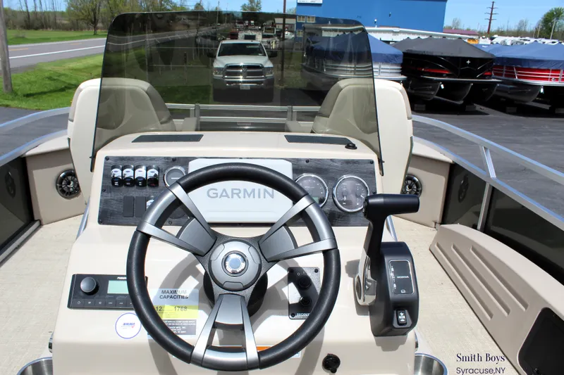 Slide: The Image of Tahoe Sport 85 Center Console Fish 2023 - 18