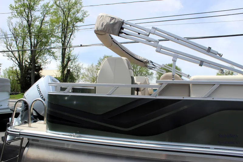 Slide: The Image of Tahoe Sport 85 Center Console Fish 2023 - 10