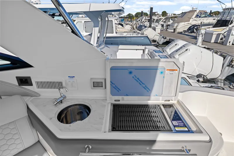 Slide: The Image of Sea Ray Sundancer 320 Outboard 2026 - 11