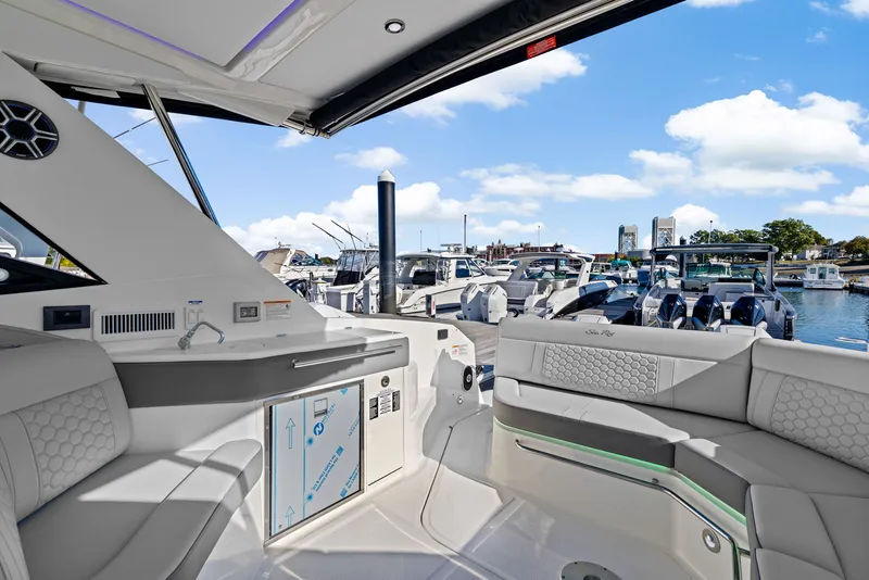 Slide: The Image of Sea Ray Sundancer 320 Outboard 2026 - 13