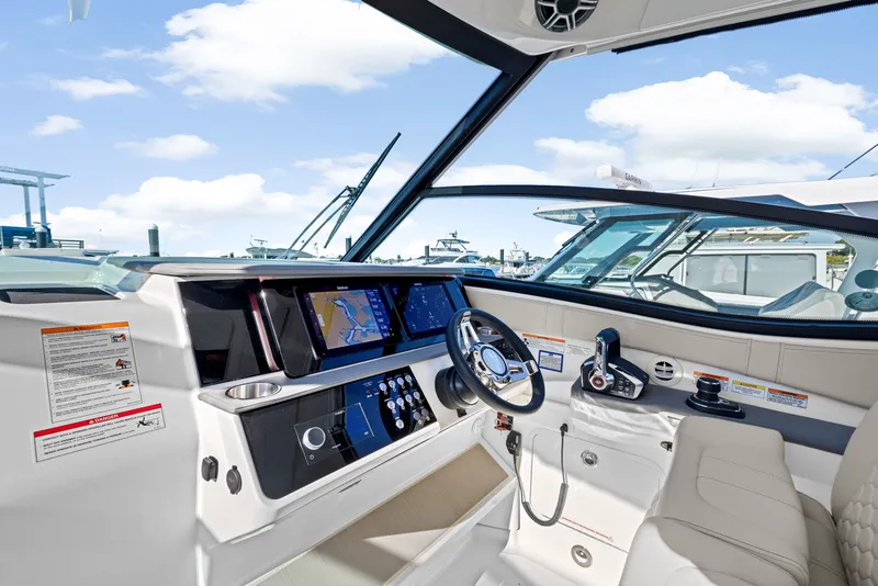 Slide: The Image of Sea Ray Sundancer 320 Outboard 2026 - 18