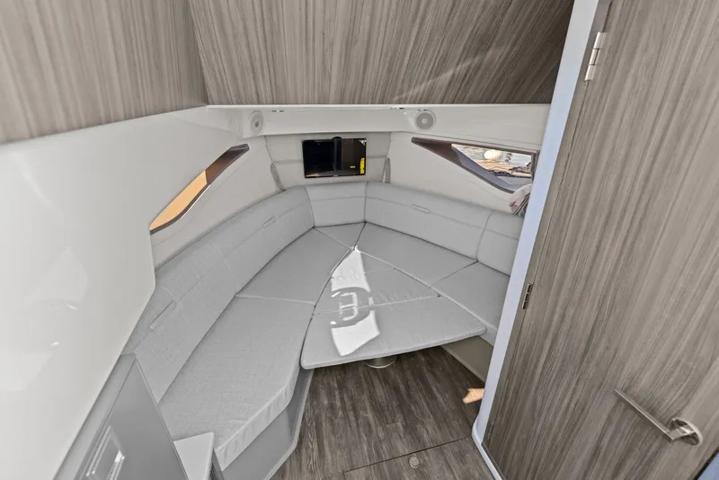 Slide: The Image of Sea Ray Sundancer 320 Outboard 2026 - 23