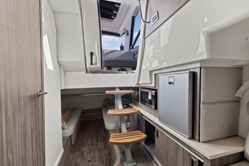 Slide: The Image of Sea Ray Sundancer 320 Outboard 2026 - 25