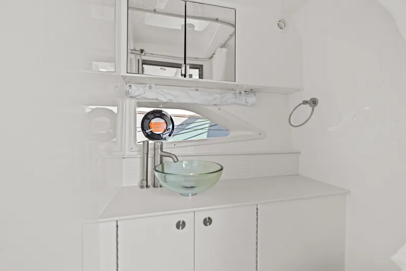 Slide: The Image of Sea Ray Sundancer 320 Outboard 2026 - 28