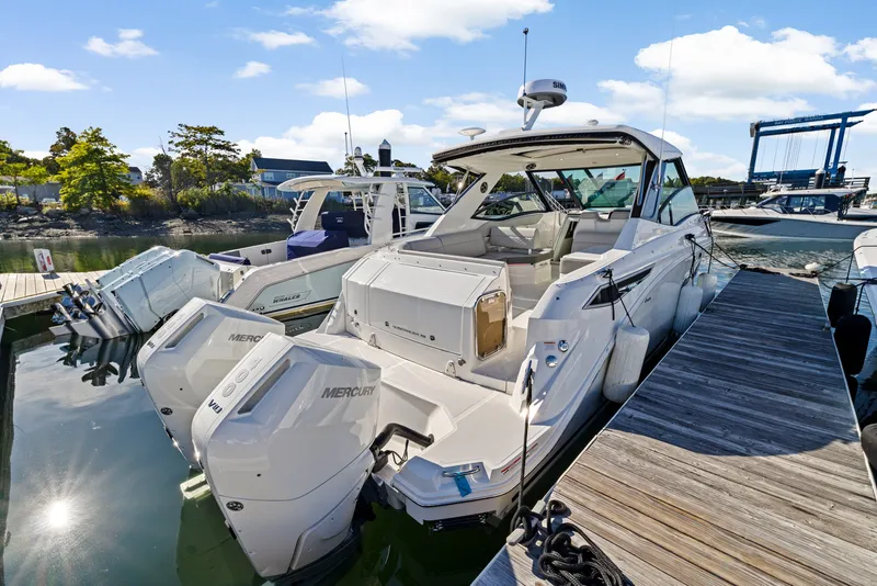 Slide: The Image of Sea Ray Sundancer 320 Outboard 2026 - 6