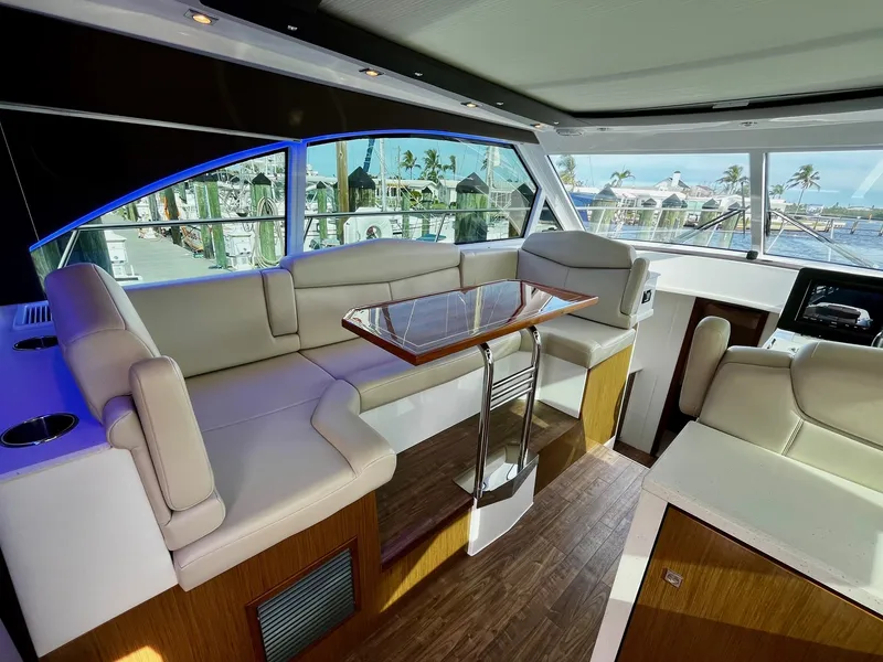Slide: The Image of Cruisers Yachts 41 CANTIUS 2015 - 18