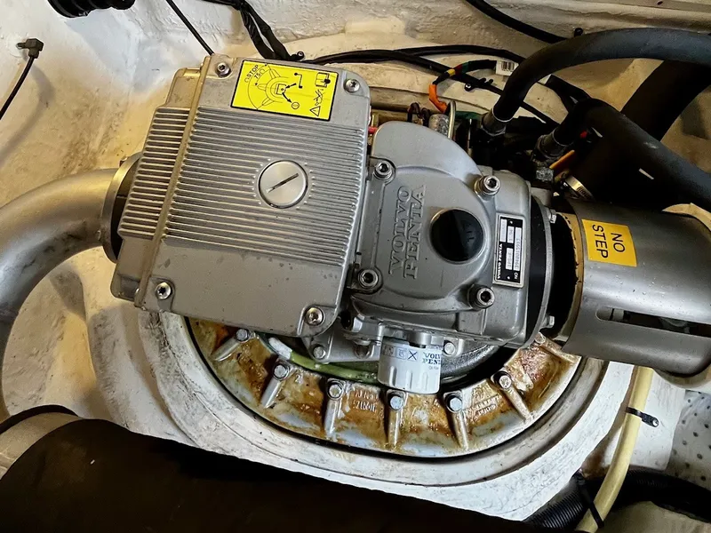 Slide: The Image of Cruisers Yachts 41 CANTIUS 2015 - 40