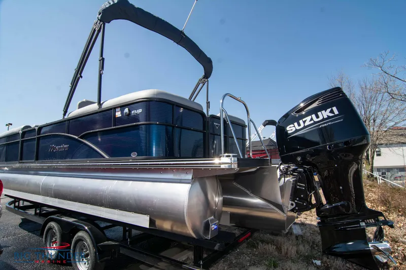 Slide: The Image of 2022 Manitou 25 OASIS RF SHP pontoon boat with Suzuki outboard motor. - 2