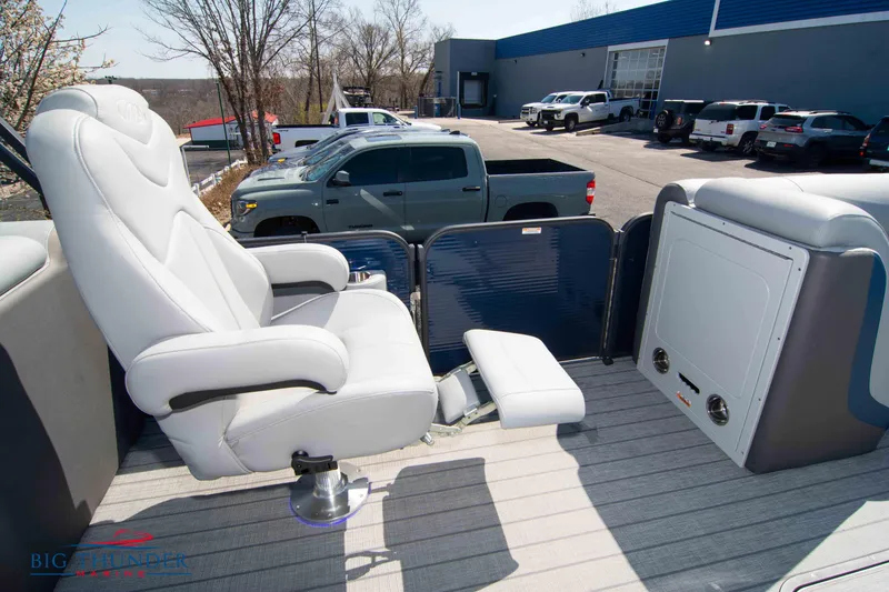 Slide: The Image of 2022 Manitou 25 OASIS RF SHP boat interior with luxury seating and modern design. - 24