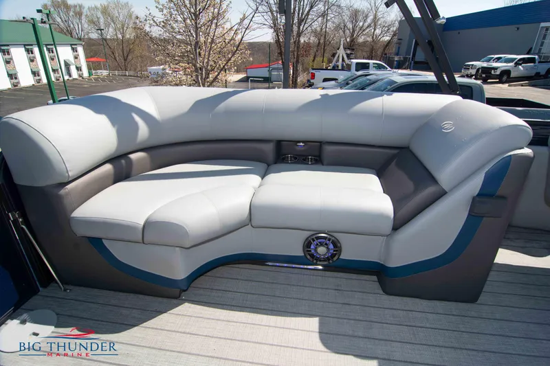 Slide: The Image of 2022 Manitou 25 OASIS RF SHP boat with luxurious seating and modern design. - 28