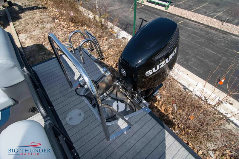Slide: The Image of 2022 Manitou 25 OASIS RF SHP with Suzuki outboard motor on dock. - 33