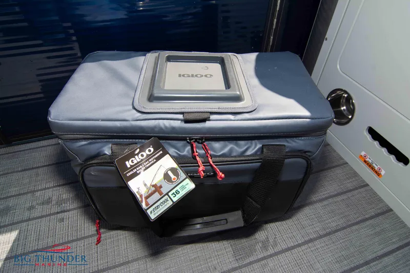 Slide: The Image of Igloo cooler on 2022 Manitou 25 OASIS RF SHP boat floor. - 41