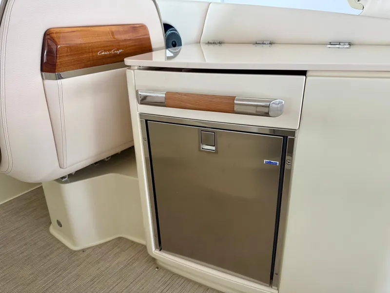 Slide: The Image of Chris-Craft Launch 35 GT 2024 - 51