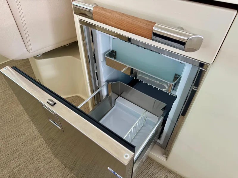 Slide: The Image of Chris-Craft Launch 35 GT 2024 - 52